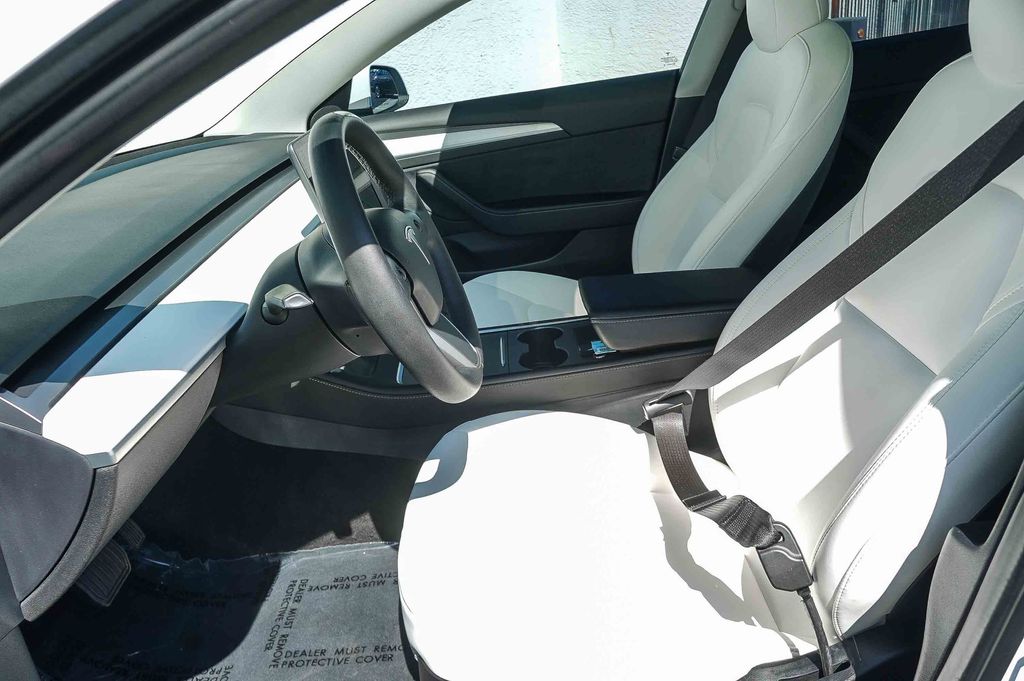 Thumbnail: 2022 Tesla Model 3 - 10