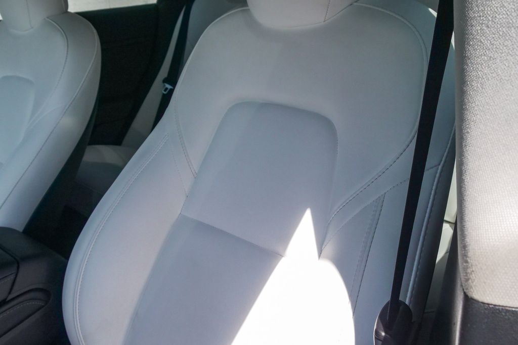 Thumbnail: 2023 Tesla Model 3 - 7