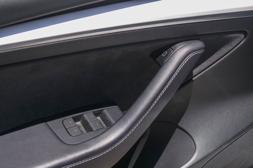 Thumbnail: 2023 Tesla Model 3 - 21