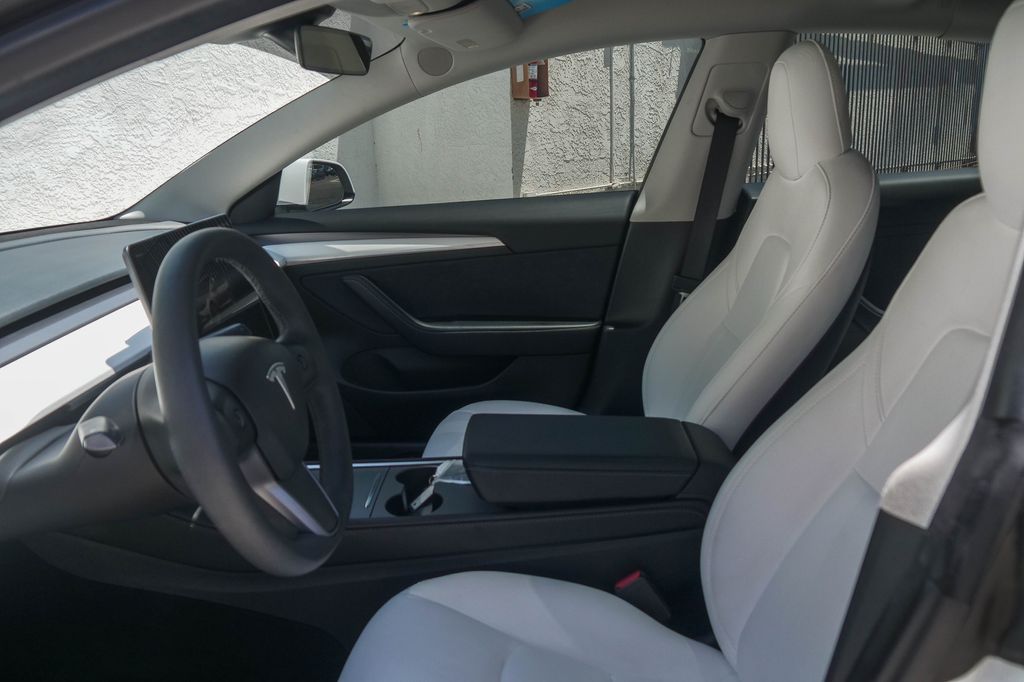 Thumbnail: 2023 Tesla Model 3 - 9