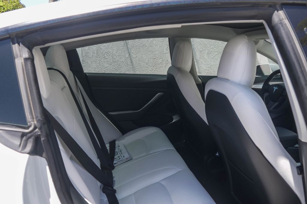 Thumbnail: 2023 Tesla Model 3 - 10