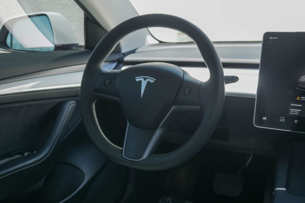 Thumbnail: 2023 Tesla Model 3 - 7