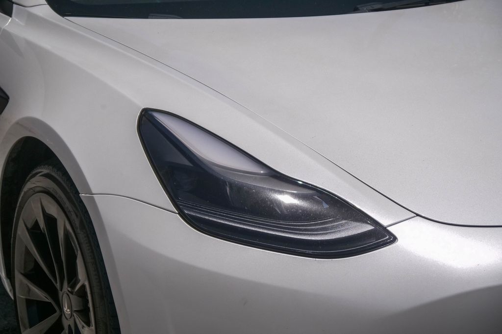 Thumbnail: 2023 Tesla Model 3 - 15