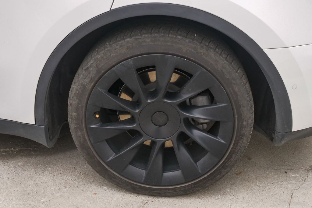 Thumbnail: 2021 Tesla Model Y - 17