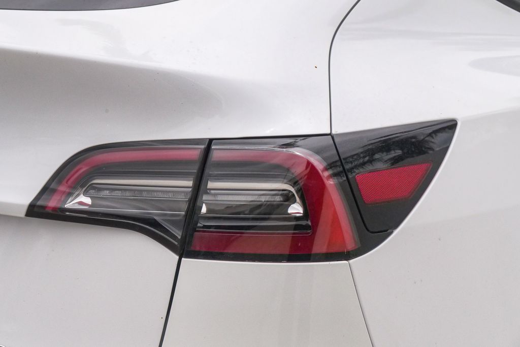 Thumbnail: 2021 Tesla Model Y - 19