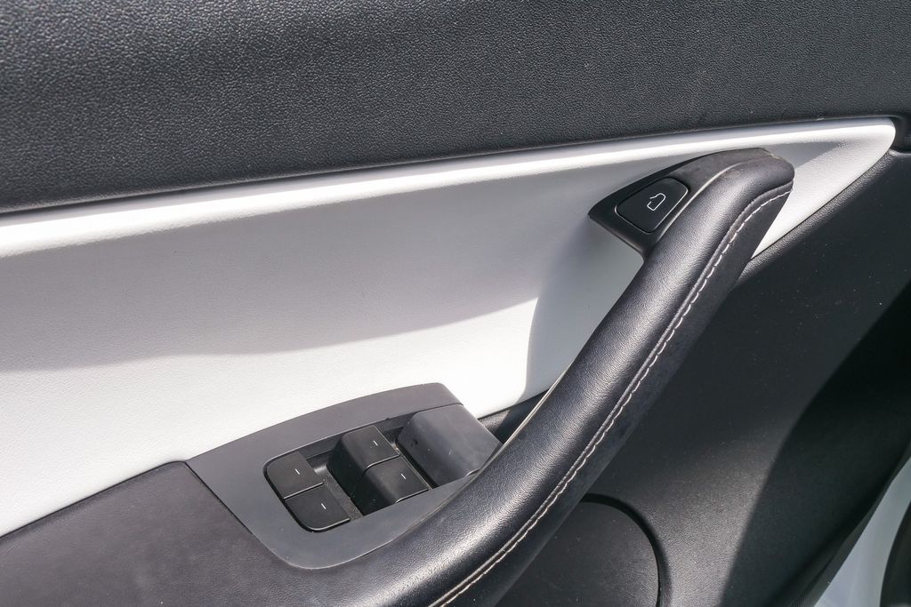 Thumbnail: 2021 Tesla Model Y - 19