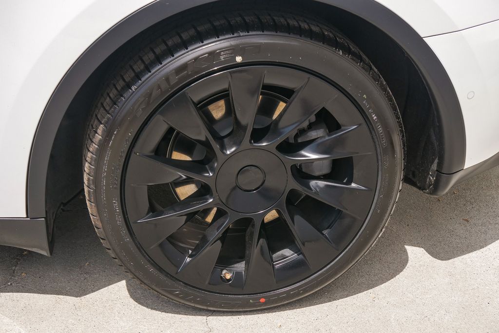 Thumbnail: 2021 Tesla Model Y - 15