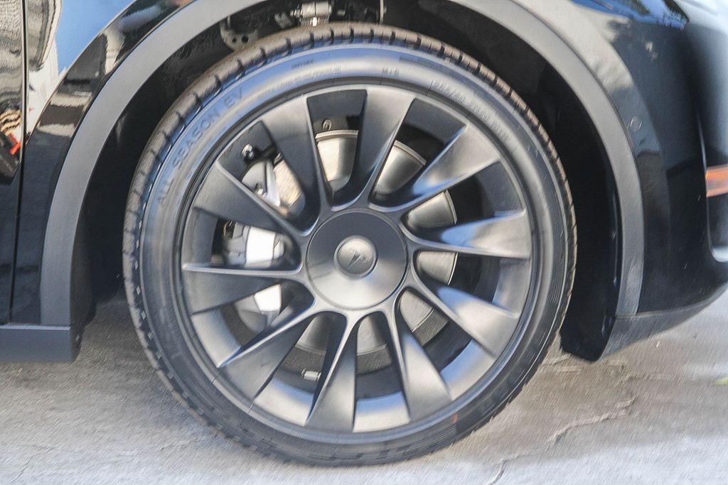 Thumbnail: 2021 Tesla Model Y - 17