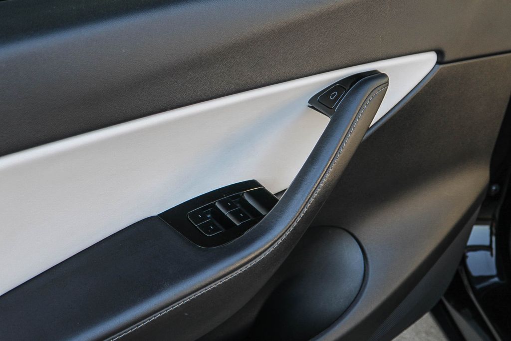 Thumbnail: 2021 Tesla Model Y - 22