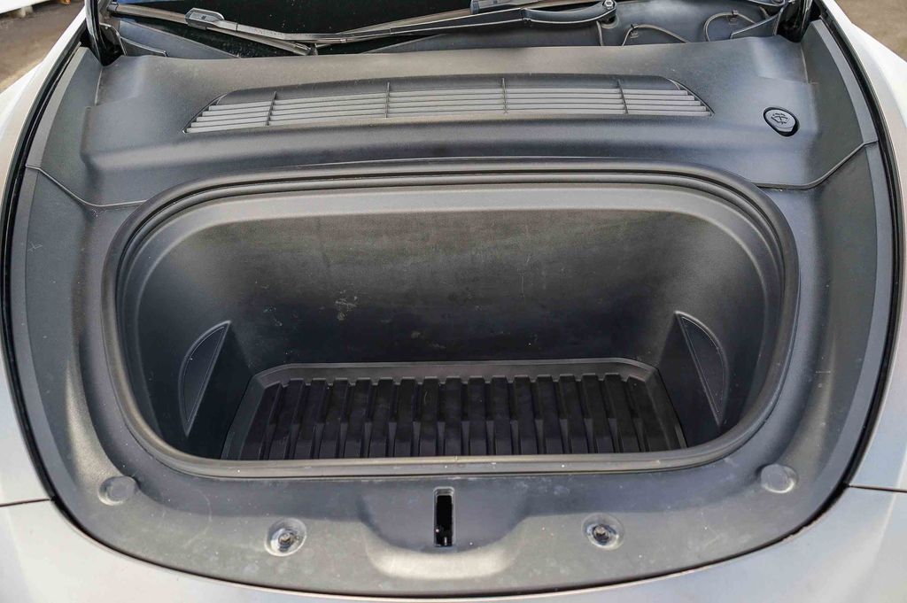 Thumbnail: 2021 Tesla Model Y - 25