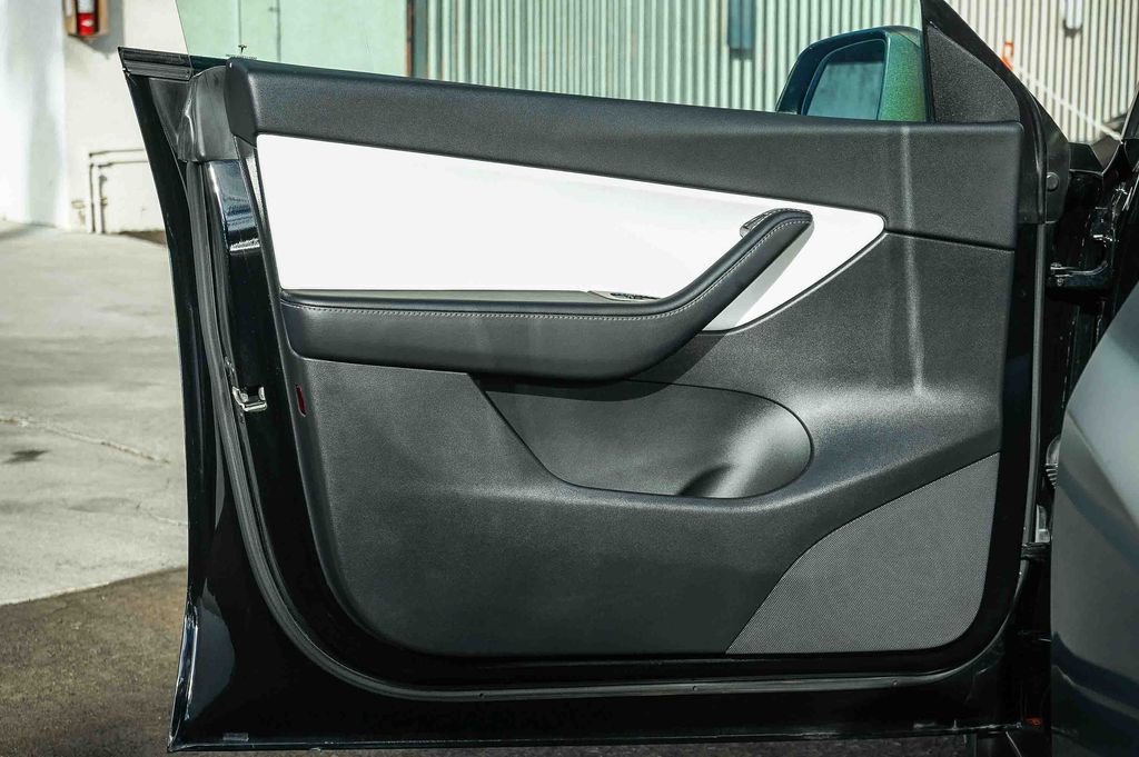 Thumbnail: 2021 Tesla Model Y - 21
