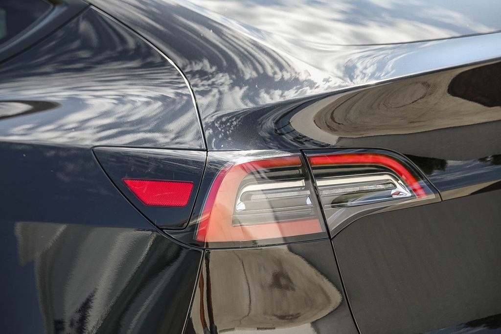 Thumbnail: 2022 Tesla Model Y - 5