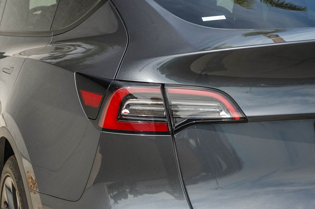 Thumbnail: 2022 Tesla Model Y - 5