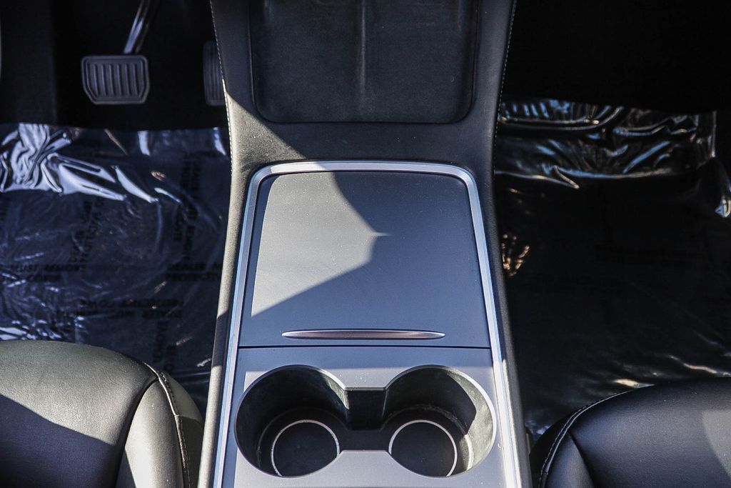 Thumbnail: 2022 Tesla Model Y - 13