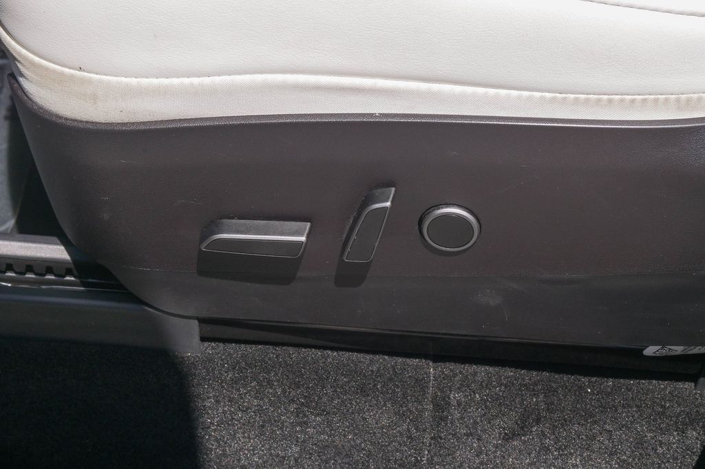 Thumbnail: 2022 Tesla Model Y - 21