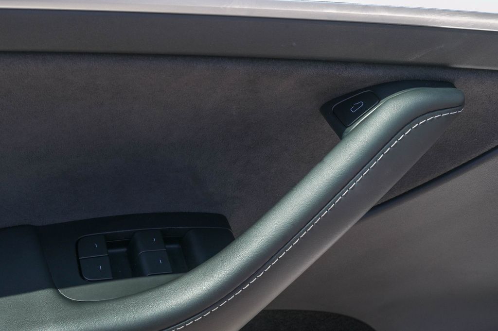 Thumbnail: 2022 Tesla Model Y - 20