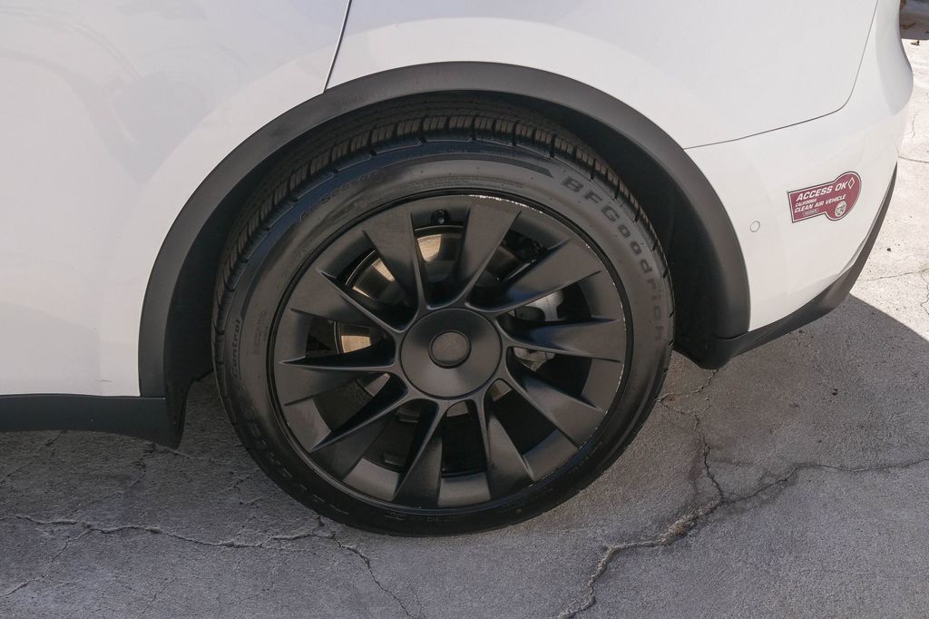 Thumbnail: 2022 Tesla Model Y - 17