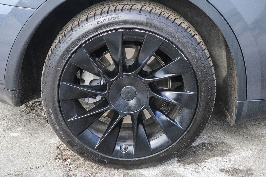 Thumbnail: 2023 Tesla Model Y - 7