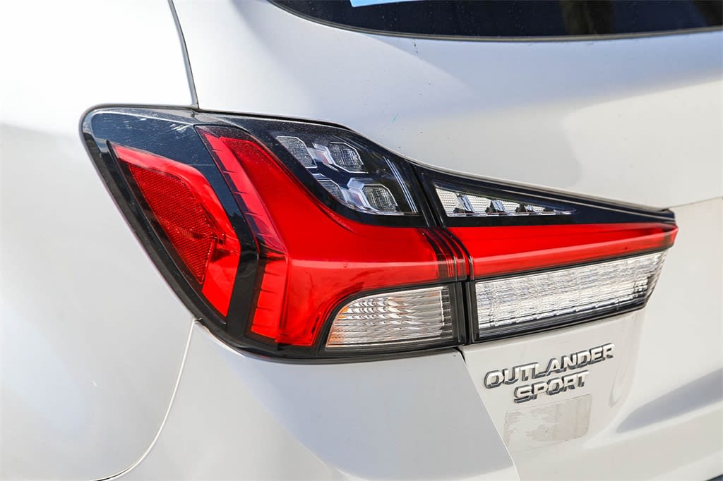 Thumbnail: 2021 Mitsubishi Outlander Sport - 11