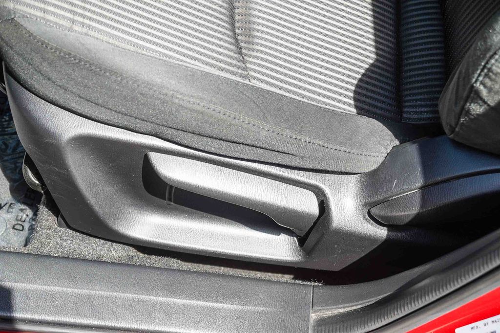 Thumbnail: 2016 Mazda Mazda3 - 28