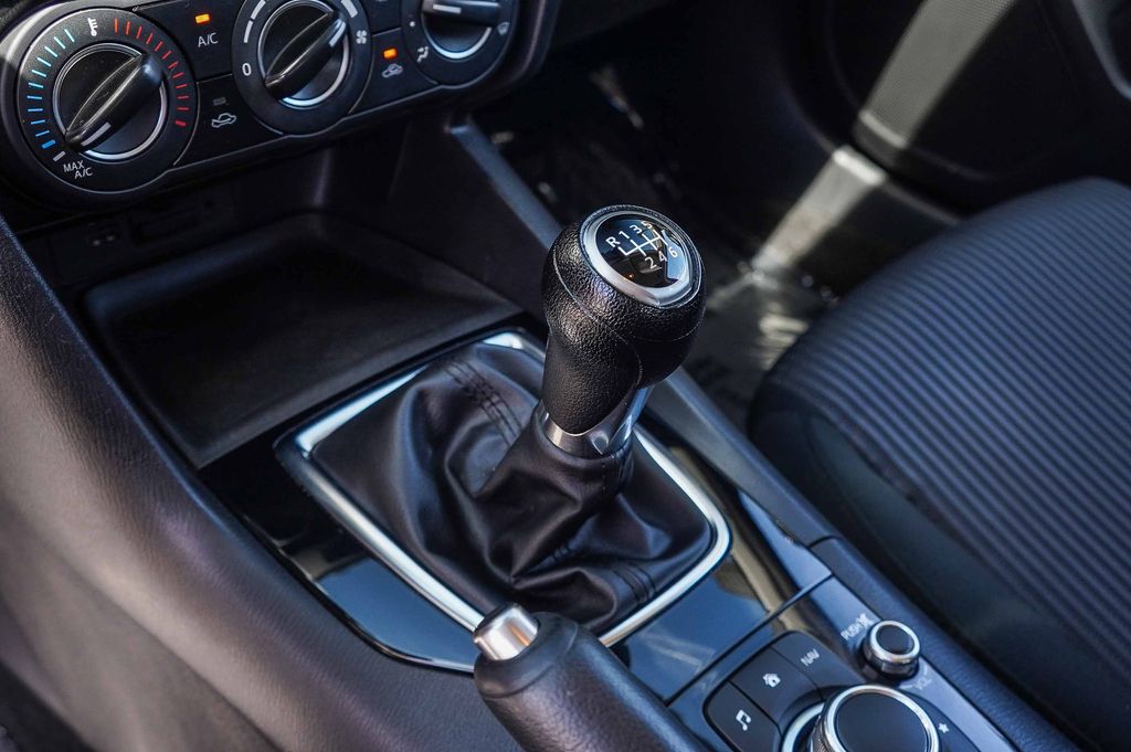 Thumbnail: 2016 Mazda Mazda3 - 14