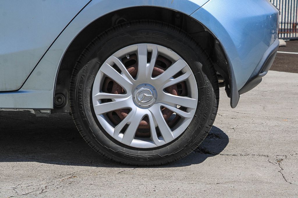 Thumbnail: 2013 Mazda Mazda2 - 6