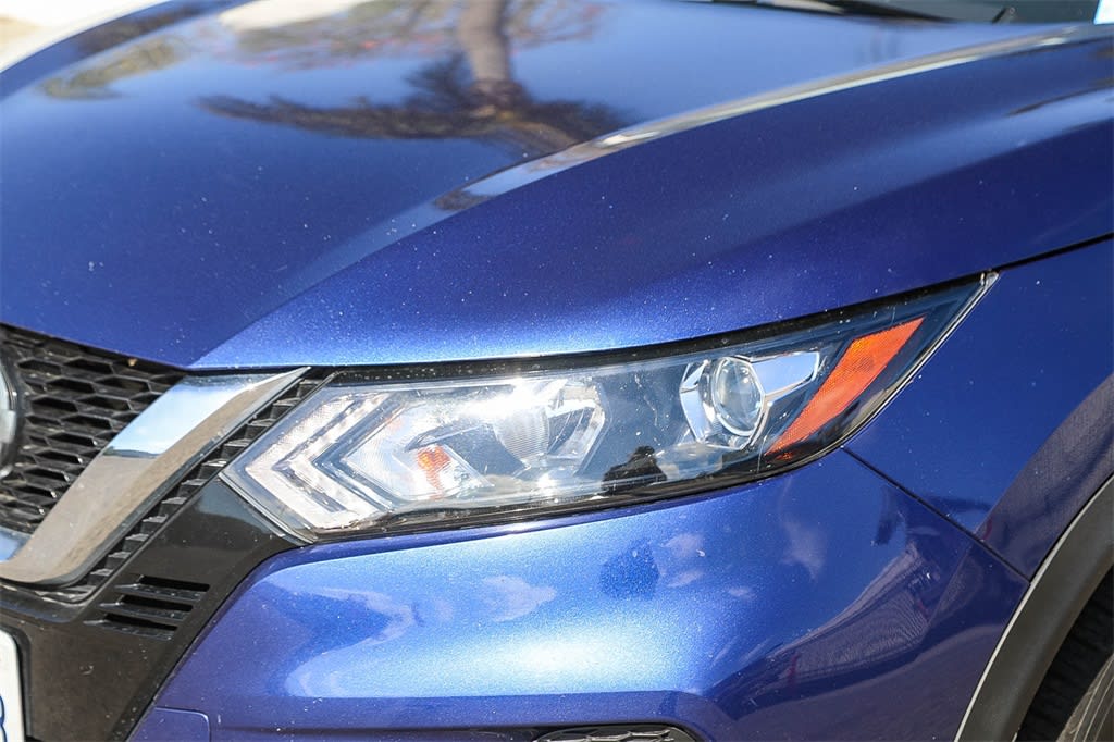 Thumbnail: 2021 Nissan Rogue Sport - 10