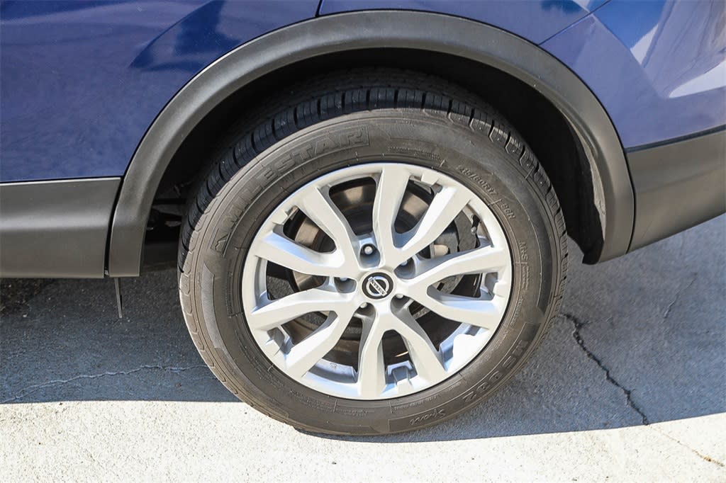 Thumbnail: 2021 Nissan Rogue Sport - 11