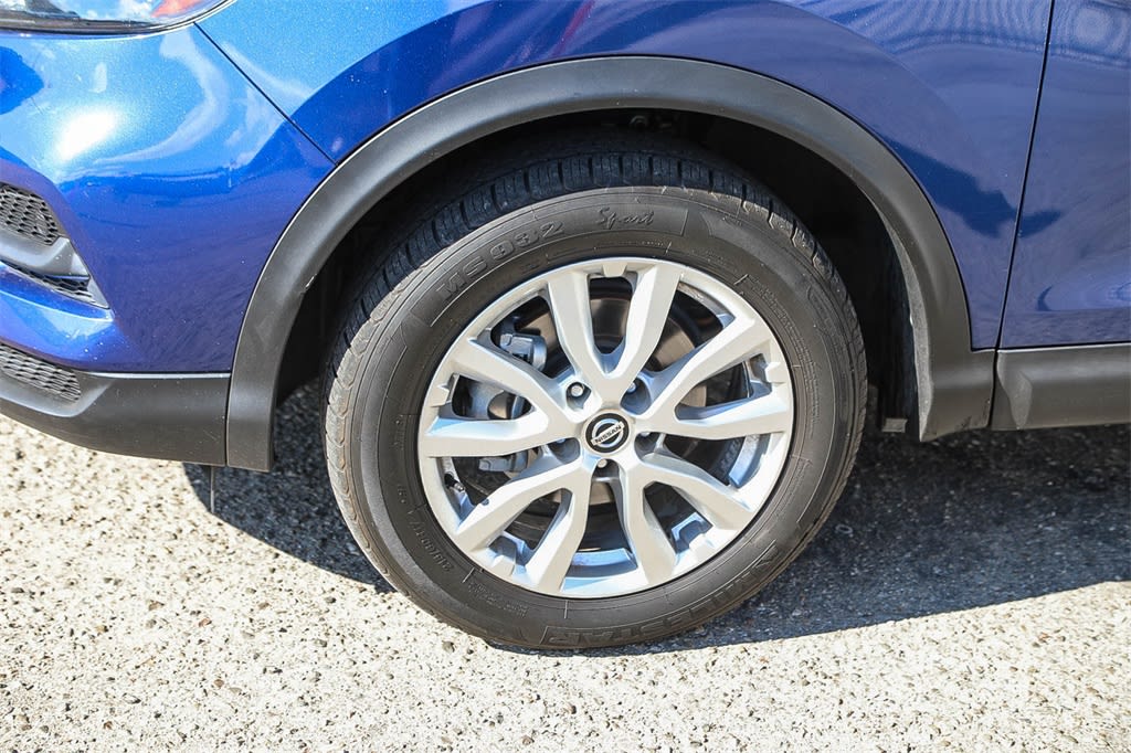 Thumbnail: 2021 Nissan Rogue Sport - 6