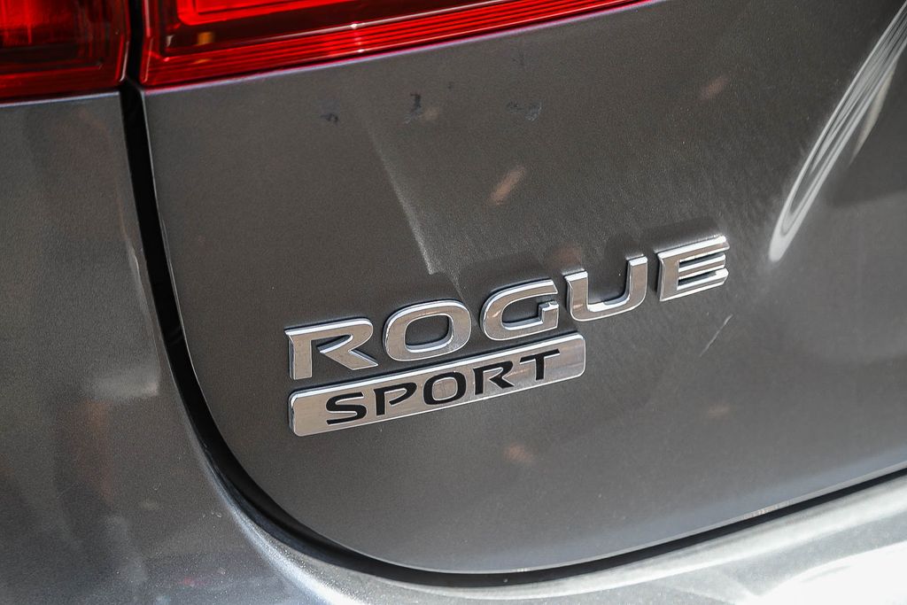 Thumbnail: 2021 Nissan Rogue Sport - 5