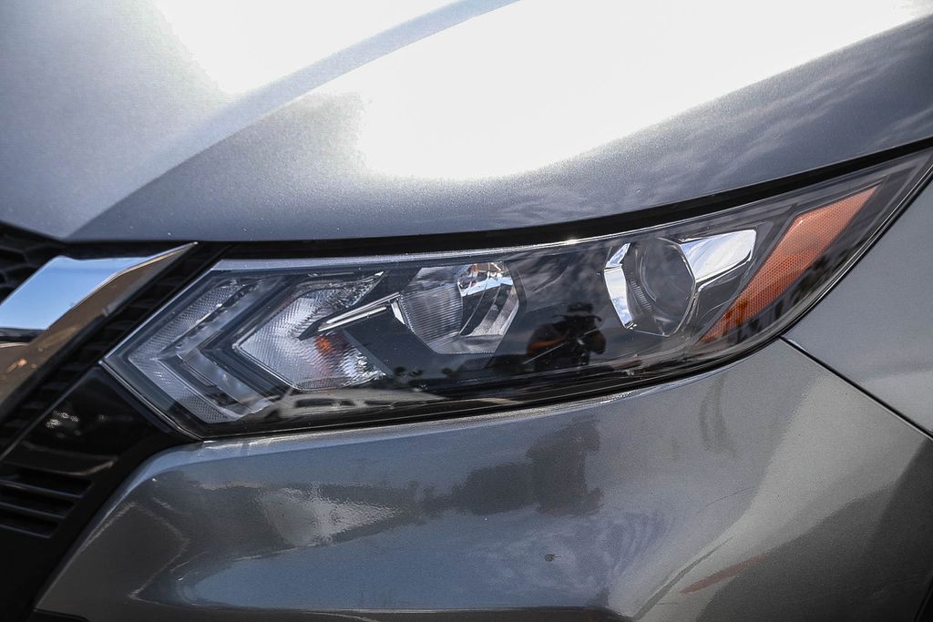 Thumbnail: 2021 Nissan Rogue Sport - 9