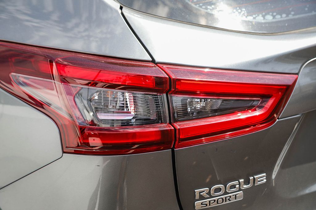 Thumbnail: 2021 Nissan Rogue Sport - 11