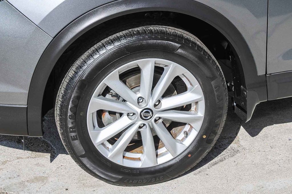 Thumbnail: 2018 Nissan Rogue Sport - 6