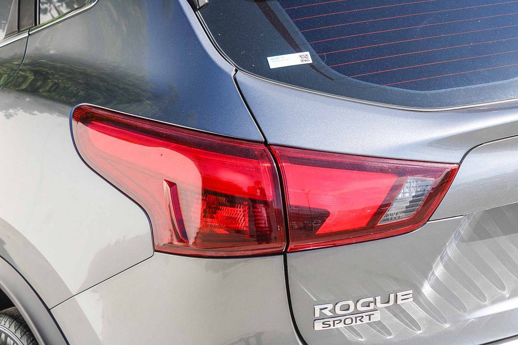 Thumbnail: 2018 Nissan Rogue Sport - 19