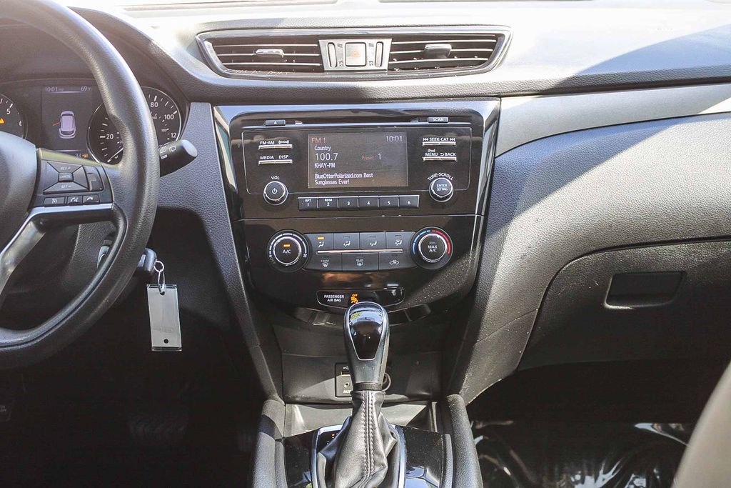 Thumbnail: 2018 Nissan Rogue Sport - 8