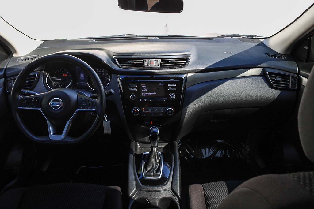 Thumbnail: 2018 Nissan Rogue Sport - 2