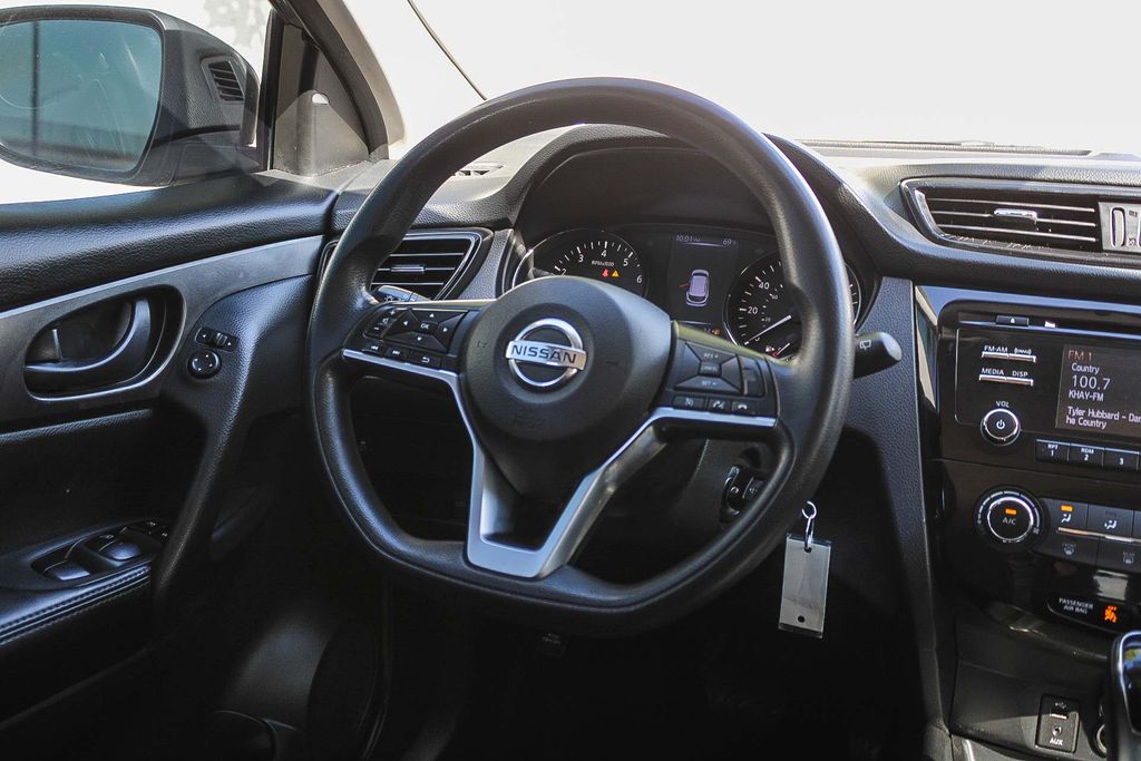 Thumbnail: 2018 Nissan Rogue Sport - 11