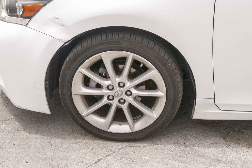 Thumbnail: 2013 Lexus CT - 6