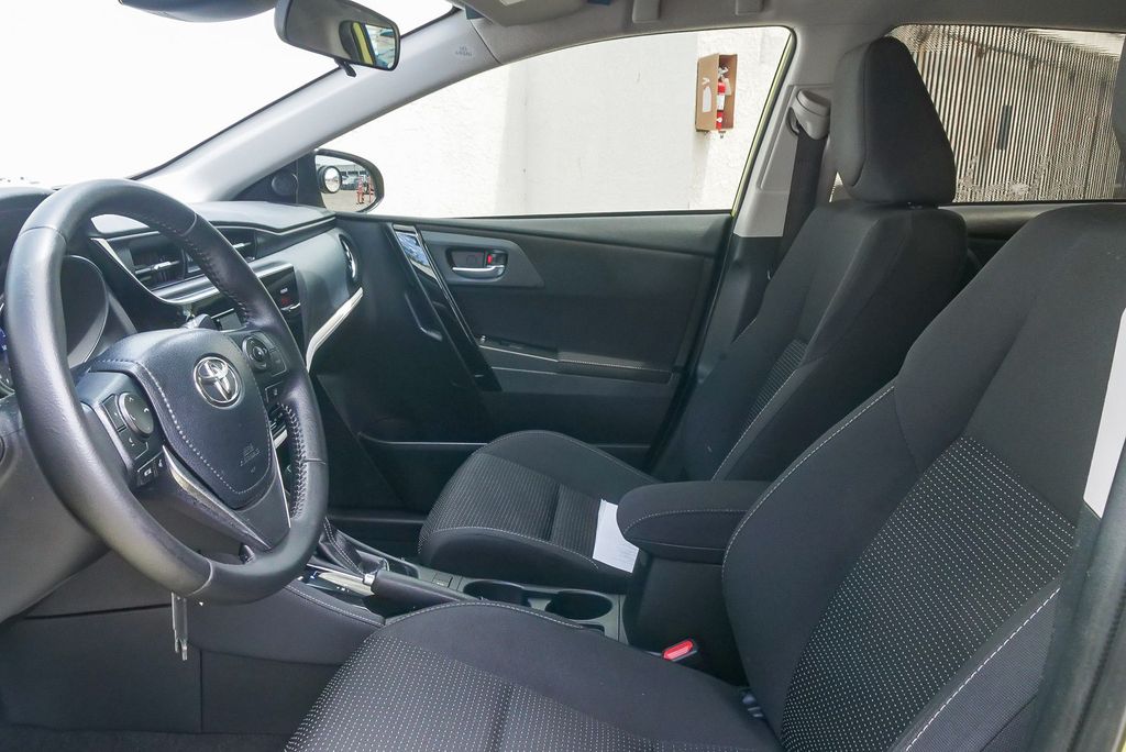 Thumbnail: 2017 Toyota Corolla iM - 9