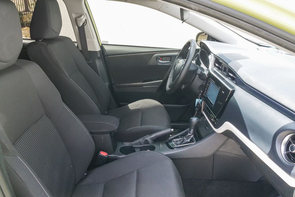 Thumbnail: 2017 Toyota Corolla iM - 8