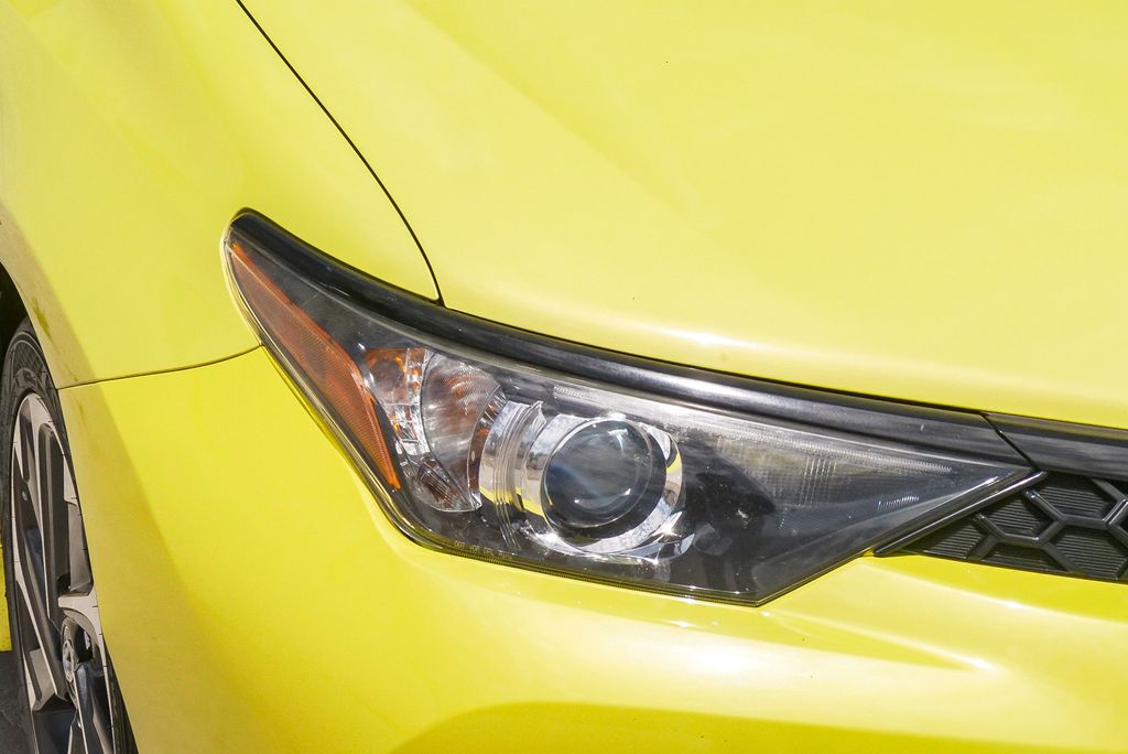 Thumbnail: 2017 Toyota Corolla iM - 17