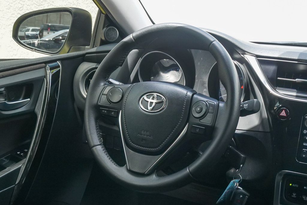 Thumbnail: 2017 Toyota Corolla iM - 11