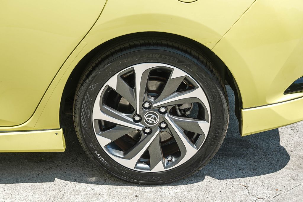 Thumbnail: 2017 Toyota Corolla iM - 21