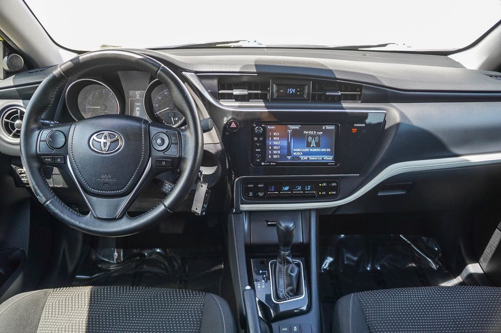 Thumbnail: 2017 Toyota Corolla iM - 2