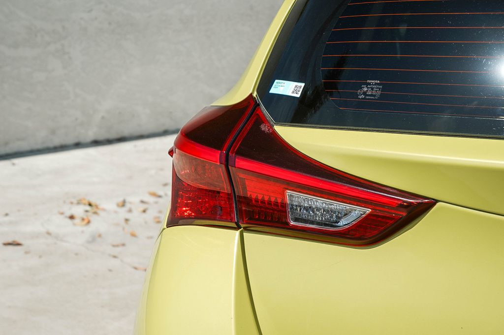 Thumbnail: 2017 Toyota Corolla iM - 18