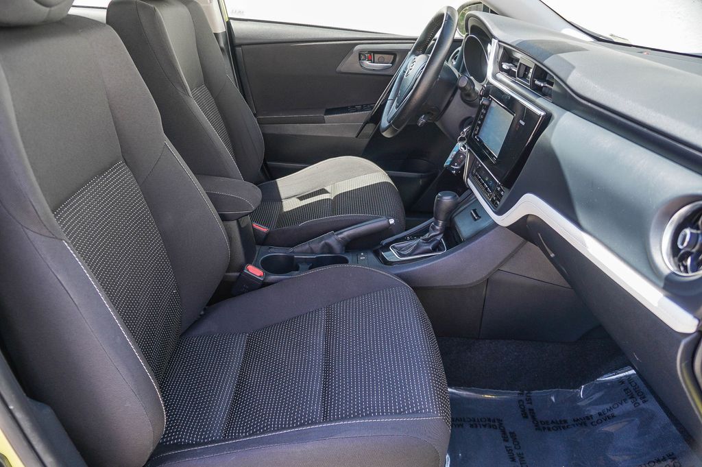 Thumbnail: 2017 Toyota Corolla iM - 8