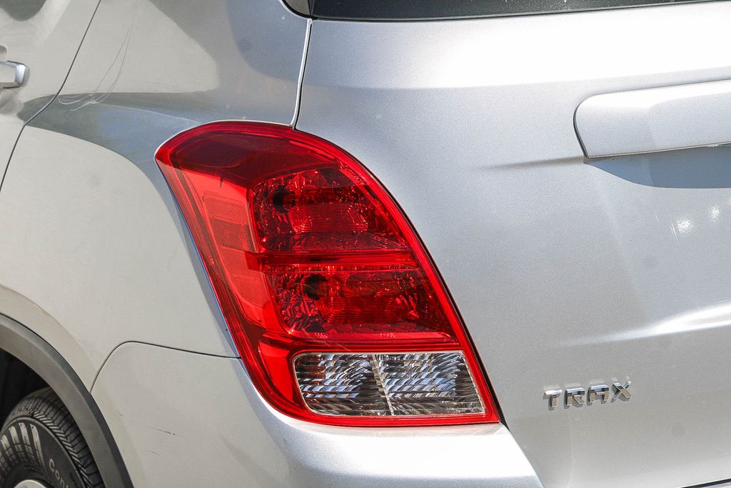Thumbnail: 2018 Chevrolet Trax - 10