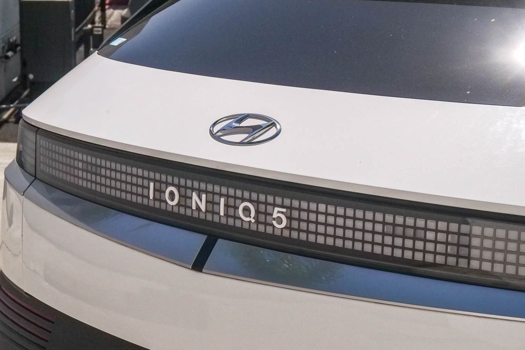 Thumbnail: 2022 Hyundai Ioniq 5 - 5