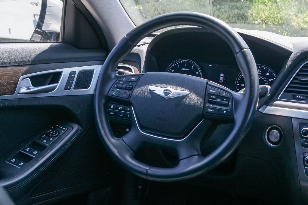 Thumbnail: 2015 Hyundai Genesis - 13