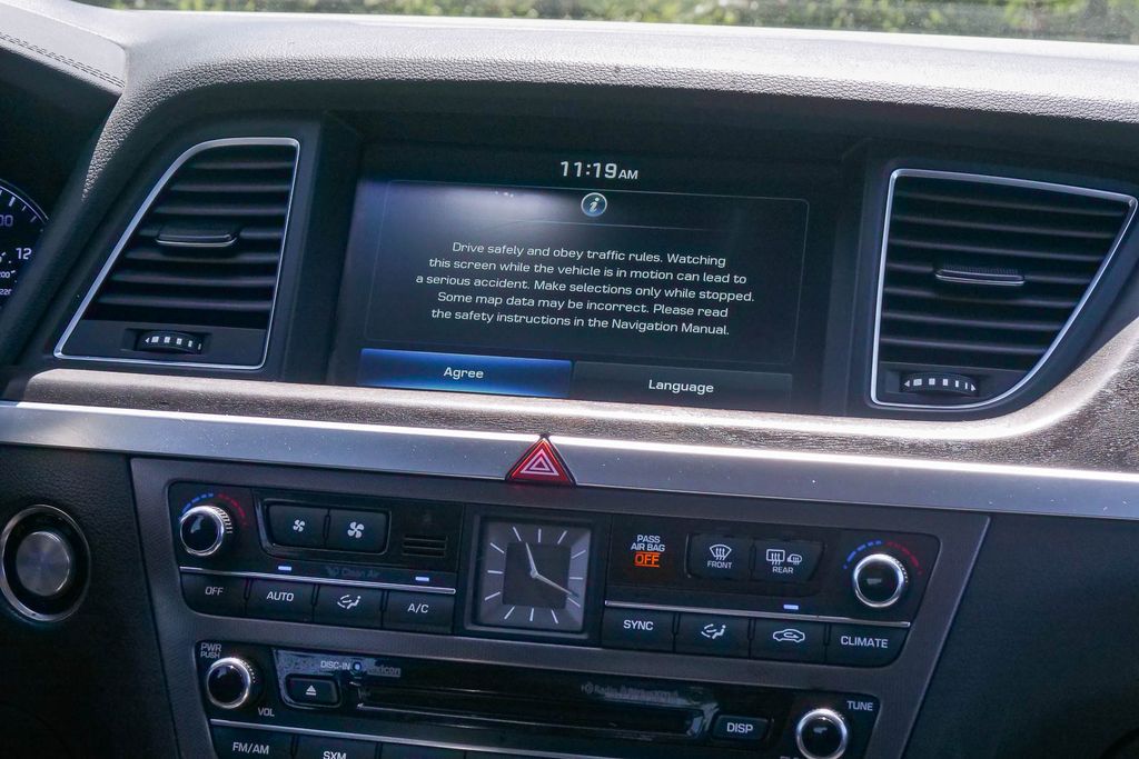 Thumbnail: 2015 Hyundai Genesis - 14
